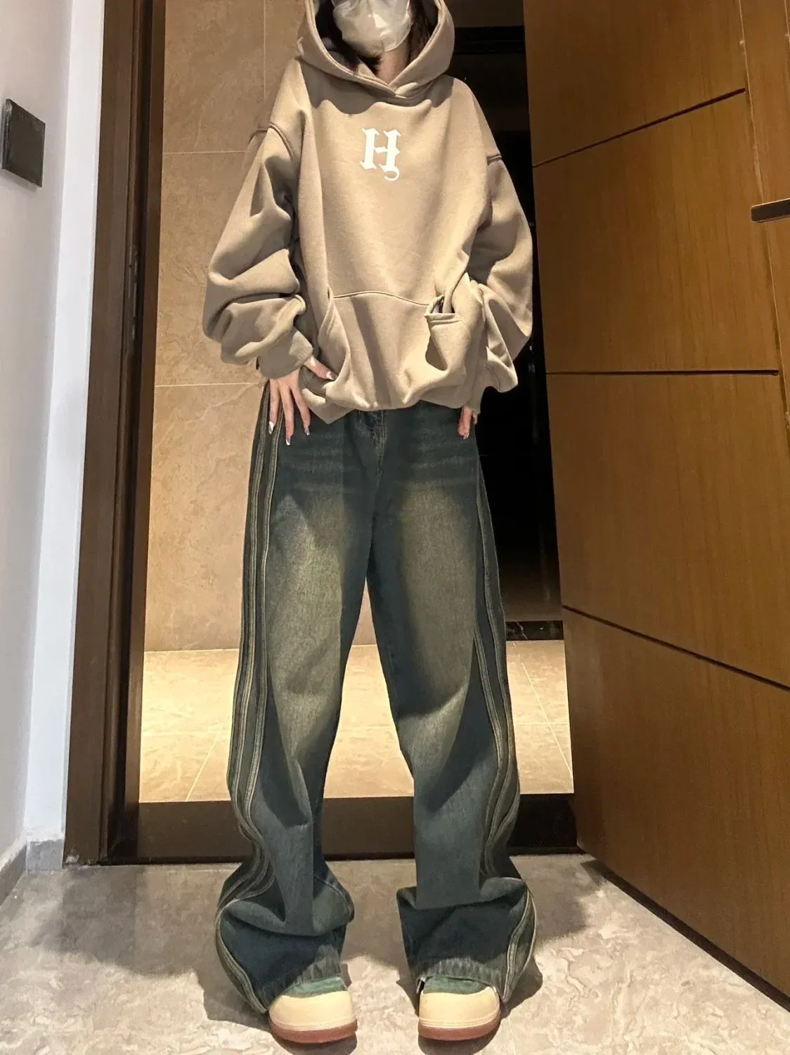 Y2K High Waist Jean im Streetwear-Look mit weitem Bein